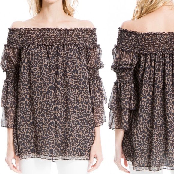 🌸NWT MAX STUDIO Off The Shoulder Double Ruffle Bell Sleeve Top size small - Picture 5 of 8